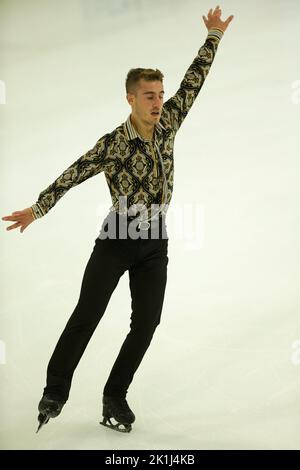 Bergamo, Italien. 18. September 2022. Palaghiaccio IceLab, Bergamo, Italien, 18. September 2022, Matteo RIZZO (Ita), Männer Freilaufen während 2022 ISU Challenger Series Figure Skating - Ice Sports Credit: Live Media Publishing Group/Alamy Live News Stockfoto