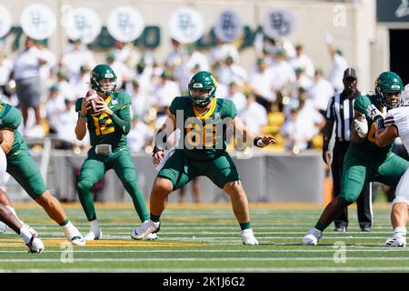 Baylor Bears Offensive Lineman Jacob Gall (66) setzt sich während eines NCAA College Football-Spiels gegen die Texas State Bobcats im McLane Stadium am Samstag, 17. September 2022, in Waco, Texas, ein. Baylor gewann mit 42:7. (Eddie Kelly/Image of Sport) Stockfoto