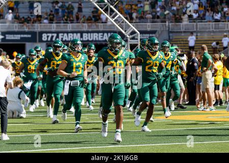 Die Baylor Bears betreten das Feld vor ihrem NCAA College Football Spiel gegen die Texas State Bobcats im McLane Stadium Samstag, den 17. September 2022, in Waco, Texas. Baylor gewann mit 42:7. (Eddie Kelly/Image of Sport) Stockfoto