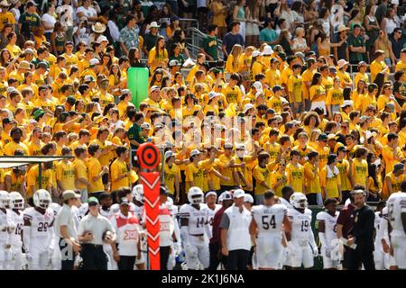 Baylor Studentenabschnitt während des 1. Viertels eines NCAA College Football Spiels zwischen den Baylor Bears und Texas State Bobcats im McLane Stadium Samstag, 17. September 2022, in Waco, Texas. Baylor gewann mit 42:7. (Eddie Kelly/Image of Sport) Stockfoto