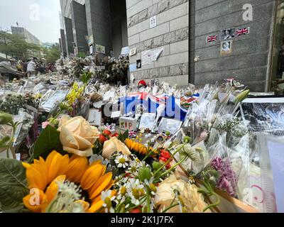 Hongkong , 19. September 2022: Solidarität der Bürger Hongkongs nach dem Tod von Königin Elizabeth II. Vor der Haustür des britischen Generalkonsulats Admiralty Stockfoto