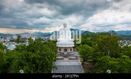 5. September 2022: Long Son Pagode, Heimat der größten Buddha-Statue in der Stadt Nha Trang, Provinz Khanh Hoa, Vietnam Stockfoto