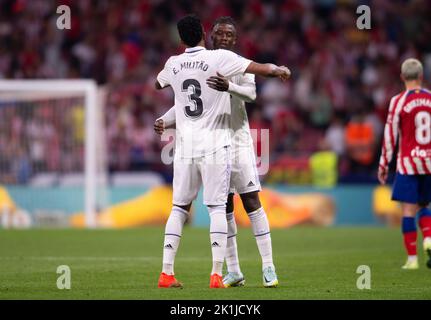 Madrid, Spanien. 19. September 2022. 18.. September 2022; Civitas Metropolitano, Madrid, Spanien: La Liga Santander Football, Atletico de Madrid versus Real Madrid CF: Militao und Camavinga Credit: Action Plus Sports Images/Alamy Live News Stockfoto