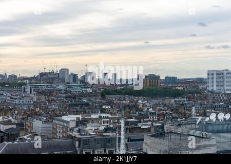 Ein Luftbild der Londoner Skyline in Mayfair, Großbritannien an einem bewölkten Morgen Stockfoto