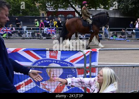 London, Großbritannien. 19. September 2022. London, Großbritannien. 19. September 2022. Die Beerdigung der britischen Königin Elizabeth II. Fand am 19. September 2022 in London, Großbritannien, statt. Vorbereitungen für die Trauerprozession. Kredit: Roman Vondrous/CTK Foto/Alamy Live Nachrichten Gutschrift: CTK/Alamy Live Nachrichten Stockfoto