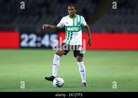 Armand Lauriente von uns Sassuolo steuert den Ball während des Serie-A-Spiels zwischen dem FC Turin und uns Sassuolo im Stadio Stadio Olimpico am 17. September 2022 in Turin, Italien. Stockfoto