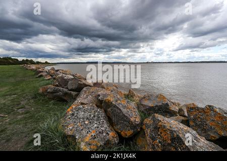 Gezeitenverteidigung, Lydney Harbour, Lydney, Gloucestershire, GL15 4er Stockfoto