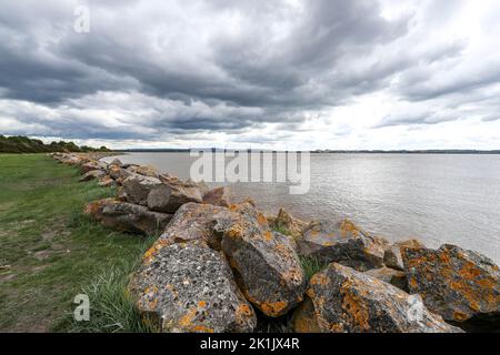 Gezeitenverteidigung, Lydney Harbour, Lydney, Gloucestershire, GL15 4er Stockfoto