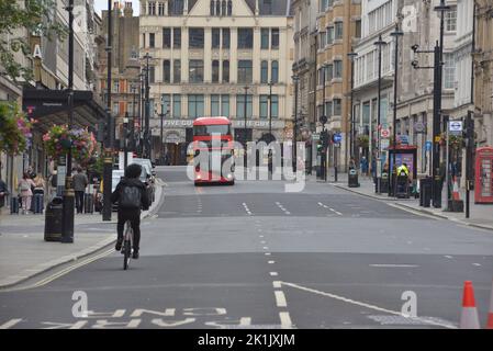 Staatsbegräbnis Ihrer Majestät Königin Elizabeth II., London, Großbritannien, Montag, 19.. September 2022. Haymarket ist für alle außer Busse und Radfahrer geschlossen. Stockfoto