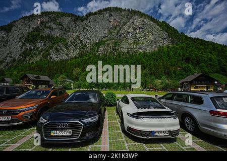 Hallstatt, Österreich - 15. Mai 2022: Porsche 911 am Parkplatz Hallstatt. Stockfoto