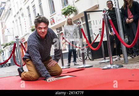 Utrecht, Niederlande. 19. September 2022. 2022-09-19 11:11:00 UTRECHT - Darsteller Fedja van Huet auf dem Filmboulevard während des Niederländischen Filmfestivals (NFF). Utrecht wird anderthalb Wochen lang in die Filmhauptstadt der Niederlande umbenannt, wo die neuesten Spiel-, Dokumentar-, Animations-, Kurzfilme, Serien- und VR-Produktionen präsentiert werden. ANP JEROEN JUMELET netherlands Out - belgium Out Credit: ANP/Alamy Live News Stockfoto