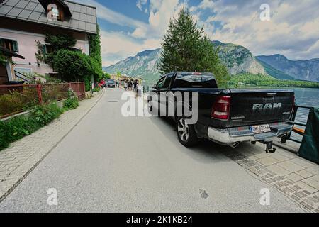 Hallstatt, Österreich - 15. Mai 2022: Dodge RAM in Hallstatt. Stockfoto