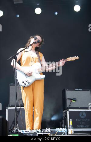 Pillow Queens, eine irische Rockband aus Dublin, tritt beim Tempelhof Sounds Festival in Berlin auf Stockfoto