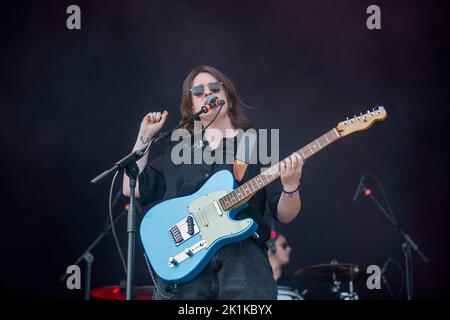 Pillow Queens, eine irische Rockband aus Dublin, tritt beim Tempelhof Sounds Festival in Berlin auf Stockfoto