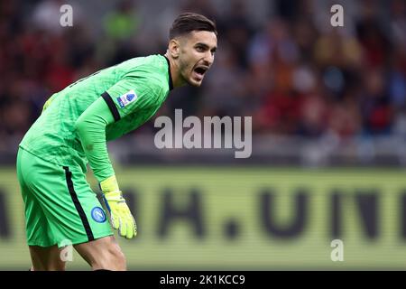 Mailand, Italien. 18. September 2022. Alex Meret von SSC Napoli brüllt während der Serie A zwischen AC Mailand und SSC Napoli im Stadio Giuseppe Meazza am 18. September 2022 in Mailand, Italien . Quelle: Marco Canoniero/Alamy Live News Stockfoto