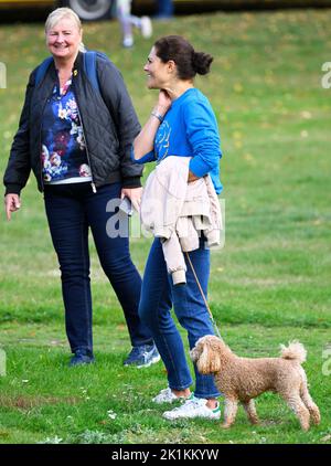 Kronprinzessin Victoria mit ihrem Hund Rio während des PEP Day im Haga Park, Stockholm, Schweden, 19. September 2022. Foto: Karin Törnblom / TT / kod 2377 Stockfoto