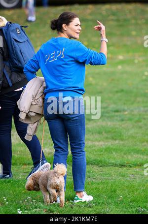 Kronprinzessin Victoria mit ihrem Hund Rio während des PEP Day im Haga Park, Stockholm, Schweden, 19. September 2022. Foto: Karin Törnblom / TT / kod 2377 Stockfoto