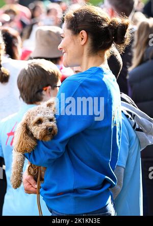 Kronprinzessin Victoria mit ihrem Hund Rio während des PEP Day im Haga Park, Stockholm, Schweden, 19. September 2022. Foto: Karin Törnblom / TT / kod 2377 Stockfoto