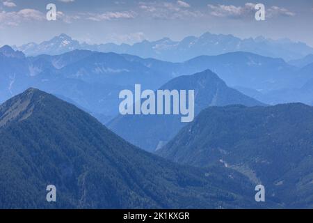 Die Karawanken, Österreich Blick südwestlich vom Gipfel des Hochobir, Österreich. Stockfoto