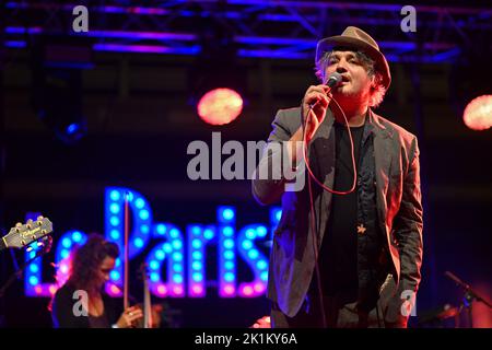 Paris, Frankreich. 16. September 2022. Peter Doherty und Fred Lo treten am 16. September 2022 beim Festival Paris Paradis 2022 im Parc De La Villette in Paris, Frankreich, auf. (Foto: Lionel Urman/Sipa USA) Quelle: SIPA USA/Alamy Live News Stockfoto