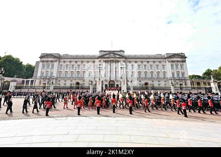 London, Großbritannien. 19. September 2022. Königliche Familie, die nach dem Staatsfuneral von Queen Elizabeth II in Westminster Abbey, London, am Buckingham Palace ankommt. Foto von David Niviere/ABACAPRESS.COM Quelle: Abaca Press/Alamy Live News Stockfoto