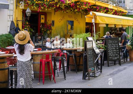 Das Nachtcafé, das von Vincent van Gogh gemalt wurde. Das Café de la nuit befindet sich in Arles, in dem Van Gogh damals lebte, in Südfrankreich. Stockfoto