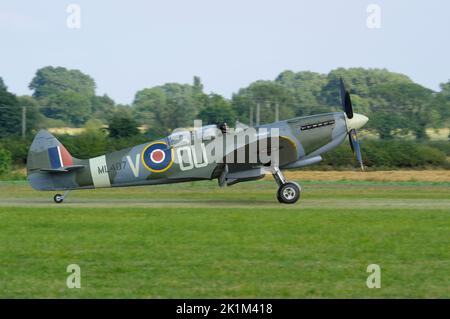 Vickers Supermarine Spitfire Zweisitzer, ML407, The Victory Show, Foxlands Farm, Cosby, Leicestershire, England, Stockfoto