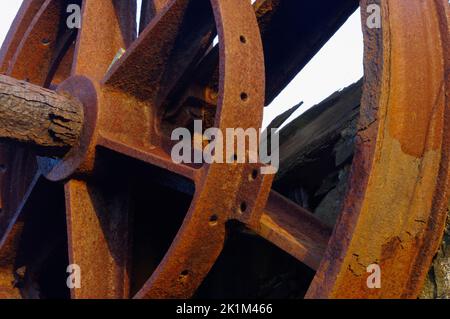 Zerstörte Verlassene Gebäude Der Manganmine, Porth Ysgo, Lleyn Peninsula, Nordwales, Stockfoto