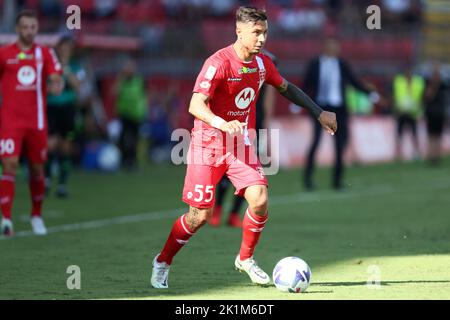 Armando Izzo von AC Monza kontrolliert den Ball während des Serie-A-Spiels zwischen AC Monza und Juventus FC im Upower-Stadion am 18. September 2022 in Monza Italien. Stockfoto