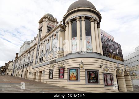 Das Theater der Alhambra in Bradford, West Yorkshire. Der Veranstaltungsort wurde 1914 eröffnet. Stockfoto