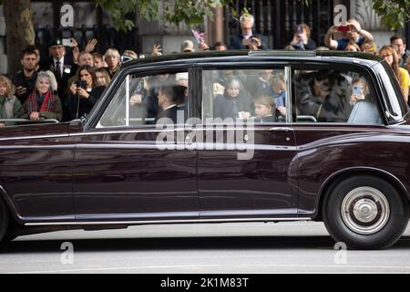 London, Großbritannien. 19. September 2022. Prinz George folgte der feierlichen Prozession entlang der Pall Mall und dem Staatsfuneral von Königin Elizabeth II. In Westminster Abbey, London. Am 8. September 2022 starb Elizabeth II., Königin des Vereinigten Königreichs und der anderen Commonwealth-Gefilde, im Alter von 96 Jahren im schottischen Balmoral Castle. Der älteste lebende und am längsten regierende britische Monarch. Kredit: SMP Nachrichten / Alamy Live Nachrichten Stockfoto