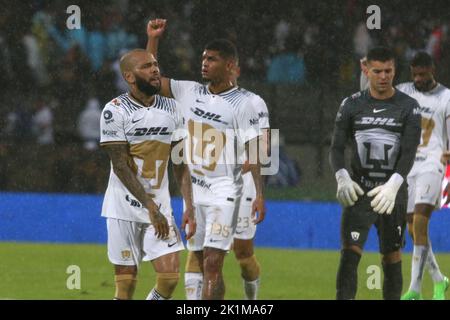 Mexiko-Stadt, Mexiko. 18. September 2022. 18. September 2022, Mexiko-Stadt, Mexiko: Dani Alves von UNAM Pumas während des Fußballspiels zwischen dem Fußballverein Cruz Azul und UNAM Pumas beim Eröffnungsturnier 2022 der MX League im University Olympic Stadium. Am 18. September 2022 in Mexiko-Stadt, Mexiko. (Foto von Ismael Rosas/ Eyepix Group/Sipa USA) Quelle: SIPA USA/Alamy Live News Stockfoto