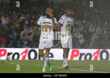 Mexiko-Stadt, Mexiko. 18. September 2022. 18. September 2022, Mexiko-Stadt, Mexiko: Dani Alves von UNAM Pumas während des Fußballspiels zwischen dem Fußballverein Cruz Azul und UNAM Pumas beim Eröffnungsturnier 2022 der MX League im University Olympic Stadium. Am 18. September 2022 in Mexiko-Stadt, Mexiko. (Foto von Ismael Rosas/ Eyepix Group/Sipa USA) Quelle: SIPA USA/Alamy Live News Stockfoto
