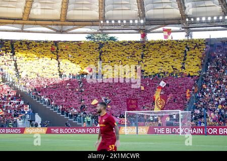 Rom, Italien. 18. September 2022. Unterstützer VON AS Roma während des Serie-A-Spiels zwischen Roma und Atalanta im Stadio Olimpico, Rom, Italien, am 18. September 2022. Kredit: Giuseppe Maffia/Alamy Live Nachrichten Stockfoto