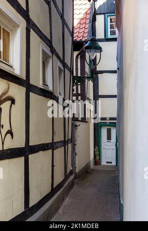 Die engste Gasse, die Kungelgässchen im Zentrum von Soest Stockfoto