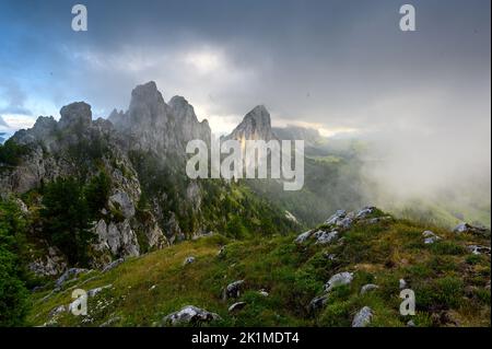 Schroffe Gipfel von Gastlosen in den alpinen Ausläufern von Freiburg Stockfoto