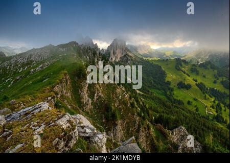 Schroffe Gipfel von Gastlosen in den alpinen Ausläufern von Freiburg Stockfoto