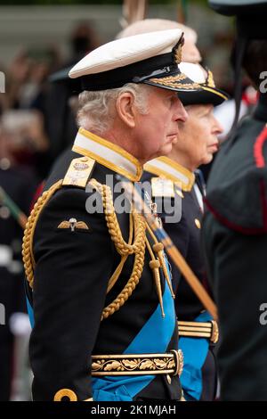 London, Großbritannien. 14. September 2022. King Charles 111 während der Prozession des Sarges von Queen Elizabeth 11 in Richtung Buckingham Palace in der Mall London City Centre, London, Vereinigtes Königreich, 19.. September 2022 (Foto von Richard Washbrooke/News Images) in London, Vereinigtes Königreich am 9/14/2022. (Foto von Richard Washbrooke/News Images/Sipa USA) Quelle: SIPA USA/Alamy Live News Stockfoto