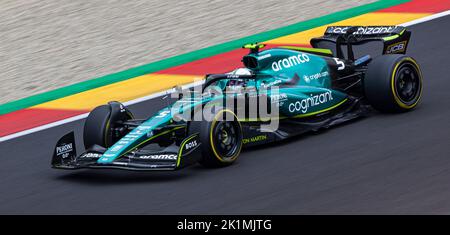 Sebastian Vettel fährt mit seinem Aston Martin F1 auf der Strecke von Spa Francorchamps während des Grand prix von Belgien, August 2022 Stockfoto