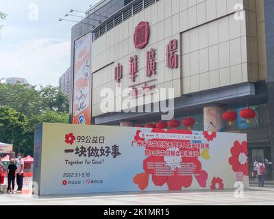 Eine Ausstellung von Wohltätigkeitsprojekten in Guangzhou am Mittwoch, den 7. September, während des 8. Tencent 99 Giving Day. 07SEP22 Foto: SCMP/ Xinlu Liang Stockfoto