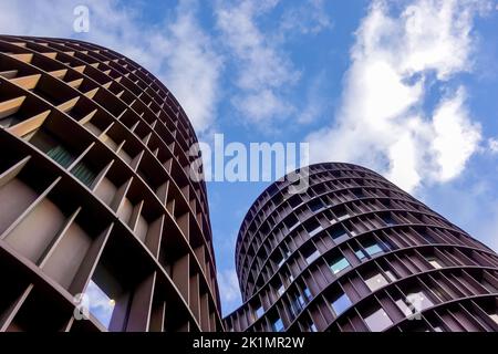 Axel Towers ist ein modernes Hochhaus im zentralen Geschäftsviertel von Kopenhagen, Dänemark, mit blauem Himmel und Wolken im Hintergrund Stockfoto