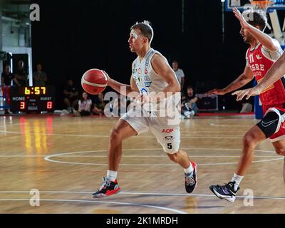 Vigevano, Vigevano, Italien, 17. September 2022, Kevin Pangos (EA7 Emporio Armani Olimpia Milano) im Jahr EA7 Emporio Armani Milano gegen Carpegna Prosc Stockfoto