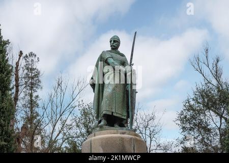 Statue des Königs Afonso Henriques (Afonso I. von Portugal), von Soares dos Reis im Jahre 1887 - Guimaraes, Portugal, gemeißelt Stockfoto