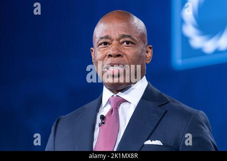 New York, New York, USA. 19. September 2022. Bürgermeister Eric Adams hält bei der Eröffnung des Concordia Annual Summit am Sheraton Times Square eine Keynote. (Bild: © Lev Radin/Pacific Press via ZUMA Press Wire) Stockfoto