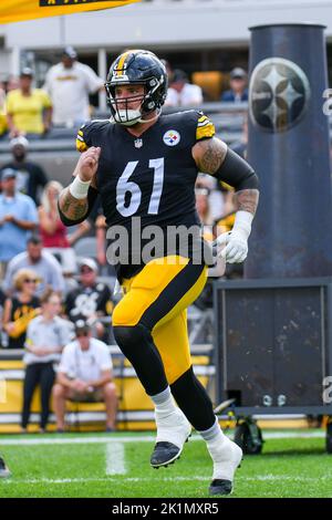 Pittsburgh, Pennsylvania, USA. 18. September 2022. 18.. September 2022 Pittsburgh Steelers Center Mason Cole (61) während Pittsburgh Steelers gegen New England Patriots in Pittsburgh, PA, im Acrisure Stadium. Jake Mysliwczyk/BMR (Bild: © Jake Mysliwczyk/BMR über ZUMA Press Wire) Stockfoto