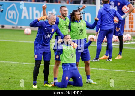 Zeist, Niederlande. 19. September 2022. ZEIST, NIEDERLANDE - 19. SEPTEMBER: Remko Pasveer aus den Niederlanden, Stefan de Vrij aus den Niederlanden, Nathan Ake aus den Niederlanden und Memphis Depay aus den Niederlanden während einer Trainingseinheit der niederländischen Fußballmannschaft auf dem KNVB Campus am 19. September 2022 in Zeist, Niederlande (Foto von Broer van den Boom/Orange Picics) Credit: Orange Pics BV/Alamy Live News Stockfoto