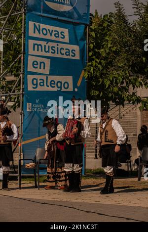 Galizischer traditioneller Tanz beim kulturellen Treffen zwischen der Ukraine und Galizien. Stockfoto