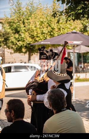 Galizischer traditioneller Tanz beim kulturellen Treffen zwischen der Ukraine und Galizien. Stockfoto