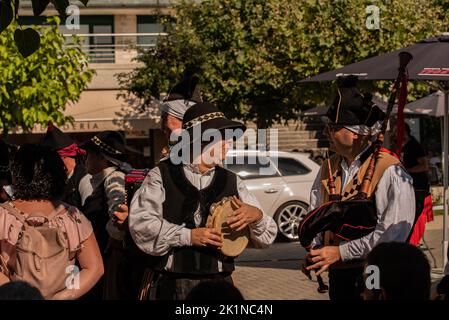 Galizischer traditioneller Tanz beim kulturellen Treffen zwischen der Ukraine und Galizien. Stockfoto