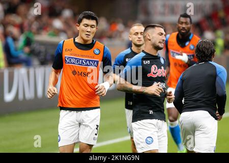 Mailand, Italien. 18. September 2022. Italien, Mailand, Sept. 18 2022: Min-Jae Kim (napoliischer Verteidiger) sprintet beim Aufwärmen über Fußballspiel AC MILAN gegen SSC NAPOLI, Serie A Tim 2022-2023 day7 San Siro Stadion (Foto von Fabrizio Andrea Bertani/Pacific Press/Sipa USA) Kredit: SIPA USA/Alamy Live News Stockfoto